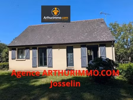 josselin  commerces a pied  maison 3 chambres avec vie de plain pied