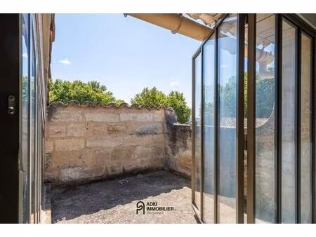 au centre d'uzès  immeuble avec trois appartements et local en rez-de-chaussée