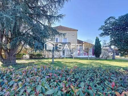 maison de maitre sur jardin arboré