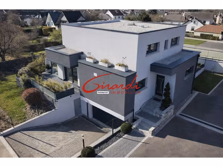 feldkirch  superbe villa de 192 m2 avec jardin  terrasse  pi