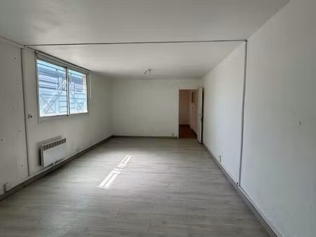 location bureau sorgues 55 m²