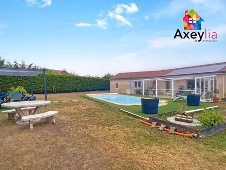 a vendre - pouilly-les-nonains - maison de plain-pied avec véranda  quatre chambres dont u