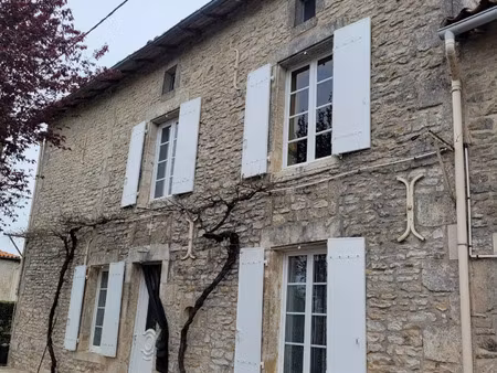 vente maison 5 pièces 150 m² saint-coutant (16350)