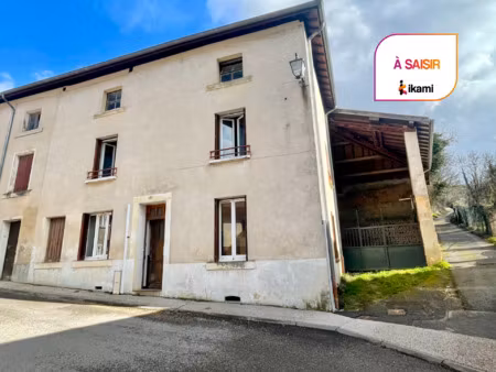 15 min st donat- maison de village avec dépendances