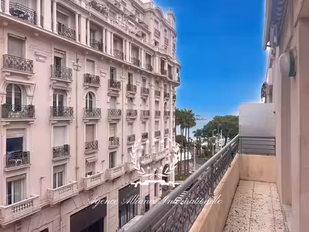cannes croisette 2p-balcon à rénover face au célèbre hôtel martinez
