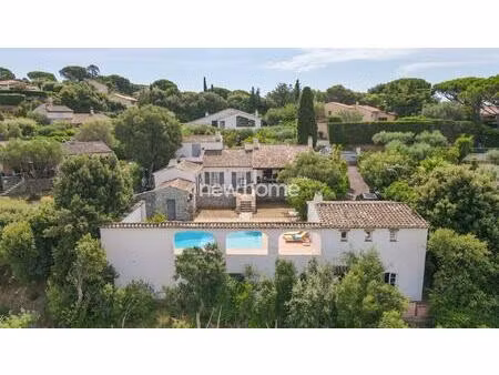 superbe propriété au charme provençal  vue panoramique.