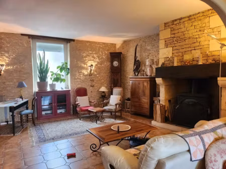 vente maison 7 pièces 196 m² à montignac (24290)  305 000 €