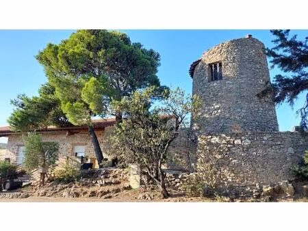 corbières maritimes  mas d'une superficie de 240 m2 sur 2750 m proche leucate.