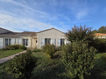 vente maison 5 pièces 141m2 saint-sulpice-de-royan 17200 - 420000 € - surface privée