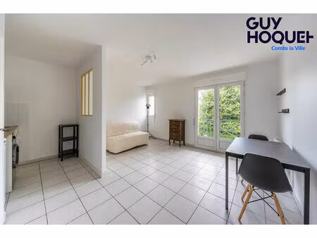location : appartement 1 pièce (26 m²) à quincy sous senart