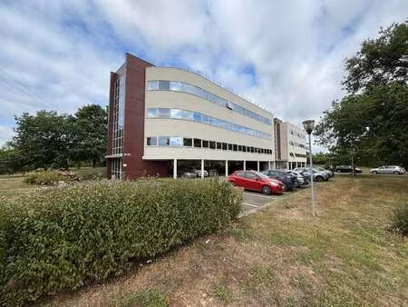 location bureaux et commerces à bruz (35170) : à louer / 320m² bruz