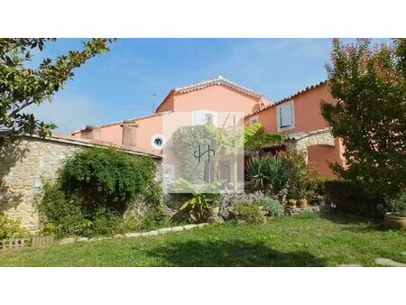 maison spacieuse avec piscine au teil