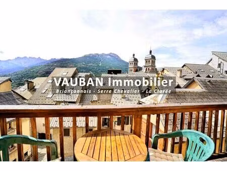 maison avec terrasse  balcons et stationnement vieille ville