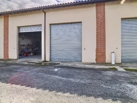 hangar sécurisé de 100m²