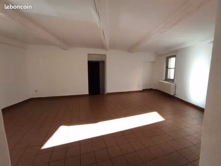 t3 de 55 m2 centre de lectoure