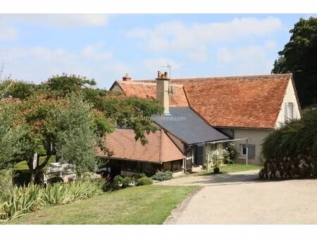 fermette entièrement rénovée sur l'axe montval - tours