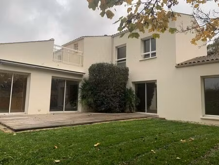 maison 6 pièces 180 m² périgny