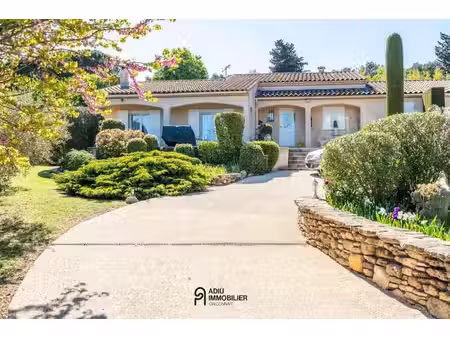 secteur pont du gard  maison familiale ou projet de gîtes avec jusqu'à 7 chambres  piscine
