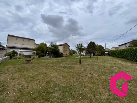 maison avec dépendances sur un terrain constructible