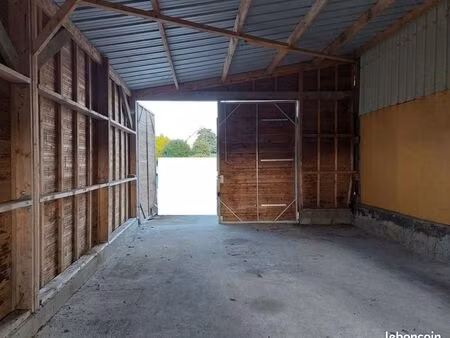 grand local de stockage accès pl 24/24