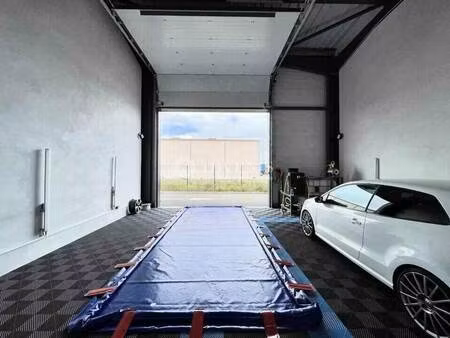 local d'activités à vendre