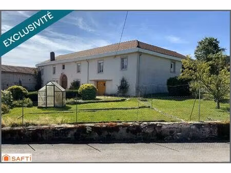 ancien corps de ferme beaux volumes et annexes . grand terrain au calme