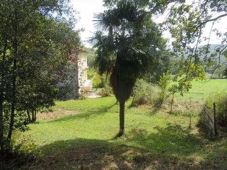 maison indépendante sur terrain 3800 m2 avec vue dominante.