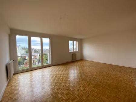 location appartement 4 pièces 92 m² à clamart (92140)  1 890 €