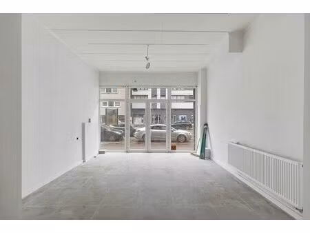 opbrengsteigendom met handelspand en 4 wooneenheden op to...