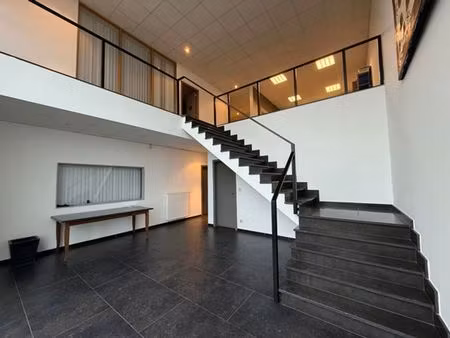 vaste ensemble immobilier dans un zoning industriel