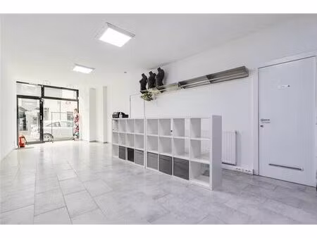 surface commerciale en parfait état dans le centre de leuze