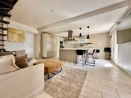 maison pierres avec piscine