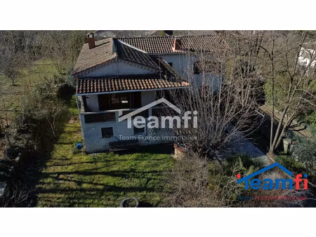 maison individuelle à la campagne avec baignade à proximité