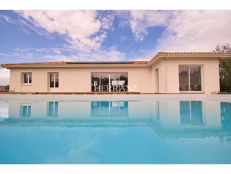 maison 139 m2 avec piscine et confort moderne à porchères