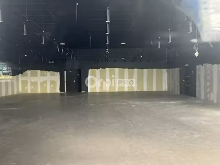 local commercial de 300m2 quet a louer