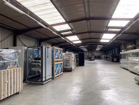 location local d'activités guigneville 1 369 m²