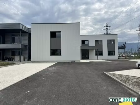 location local professionnel 125m² ste helene du lac 73800