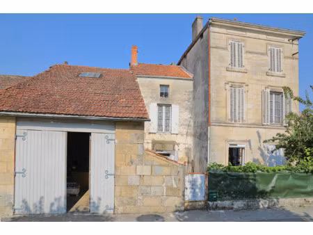 à vendre secteur mirambeau  immeuble à usage mixte de 285 m2