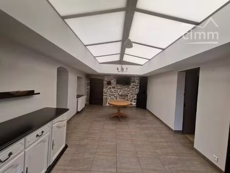 magnifique maison en pierre t4 de 142 m² avec des dépendances sur 9763 m² de terrain clos