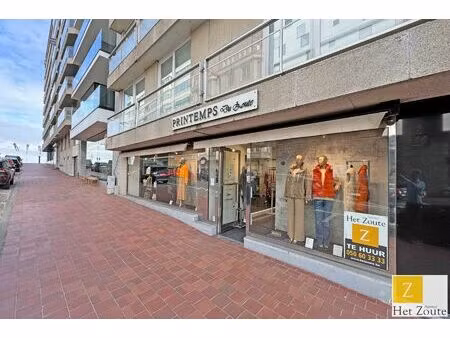 handelspand gelegen aan de kustlaan vlakbij de zeedijk