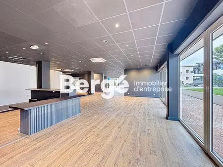 à louer – local commercial 840 m² – emplacement n°1 face