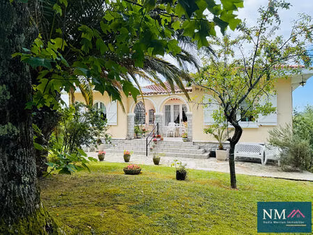 charme andalou  spacieuse maison familiale avec cheminée  terrasse et jardin