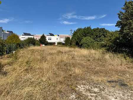 proche commerces - terrain à bâtir