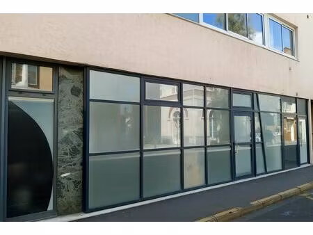 vente local commercial 200m2 pau 64000 - 400000 € - surface privée