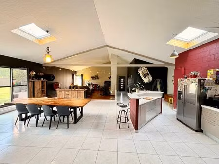 maison d’exception et entrepôt attenant à spy