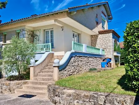 superbe villa annees 30 avec piscine  jardin  garage  dans figeac (lot)
