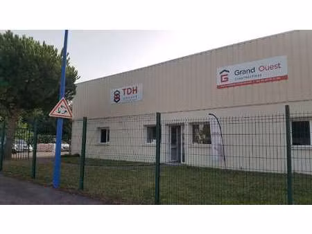 location bureaux et commerces à janzé (35150) : à louer / 80m² janzé