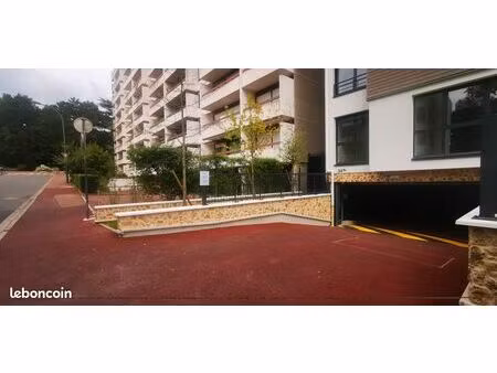 parking chaville rive droite