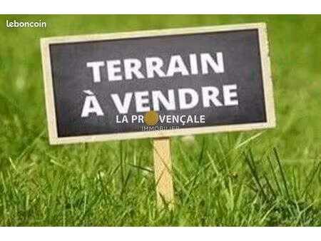 terrain 80000 m² jouques