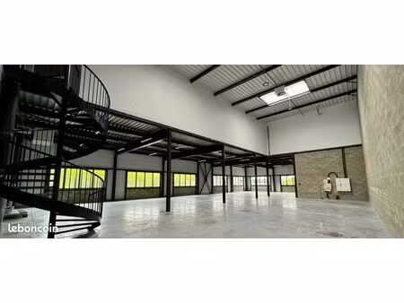 local 630 m² buchelay